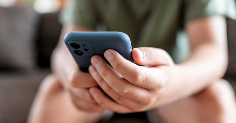 Khi trẻ em sống hai thế giới - ảnh 1