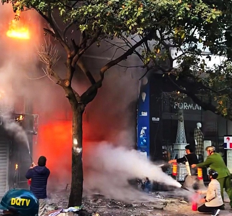 Hà Nội liên tiếp xảy ra cháy lớn, người dân cần cảnh giác với “bà hỏa“ - ảnh 1