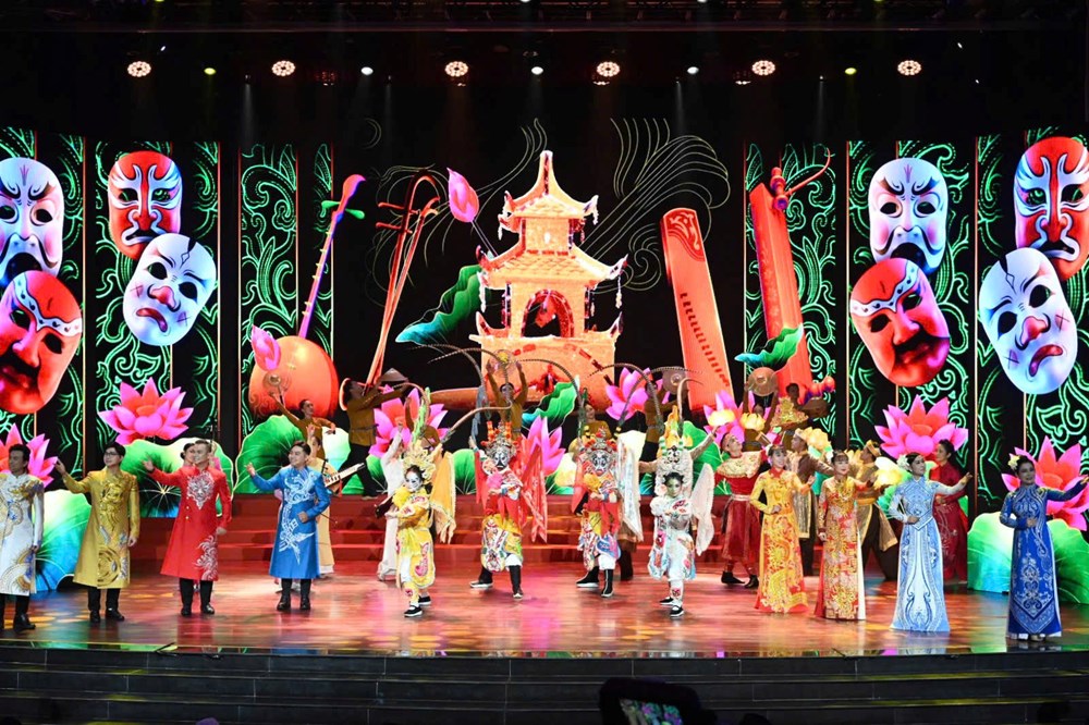 Văn học, nghệ thuật chưa theo kịp nhịp sống mới - ảnh 1