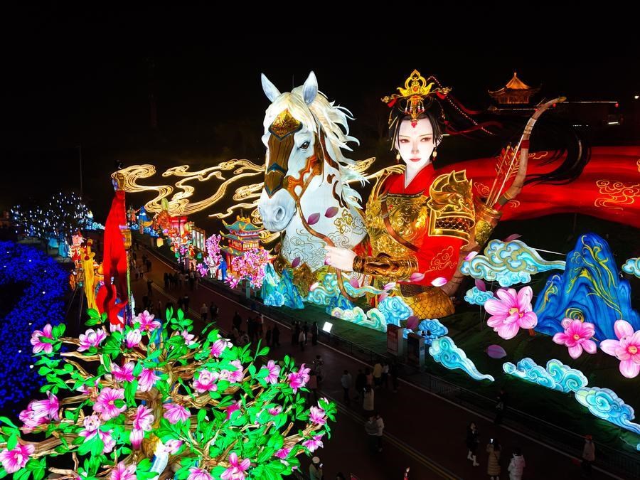 Lễ hội đèn lồng rực sáng quốc tế trước thềm Tết Nguyên đán tại Trung Quốc - ảnh 2