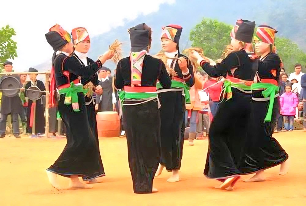 Chiếc nôi gìn giữ dân ca, dân vũ truyền thống - ảnh 1