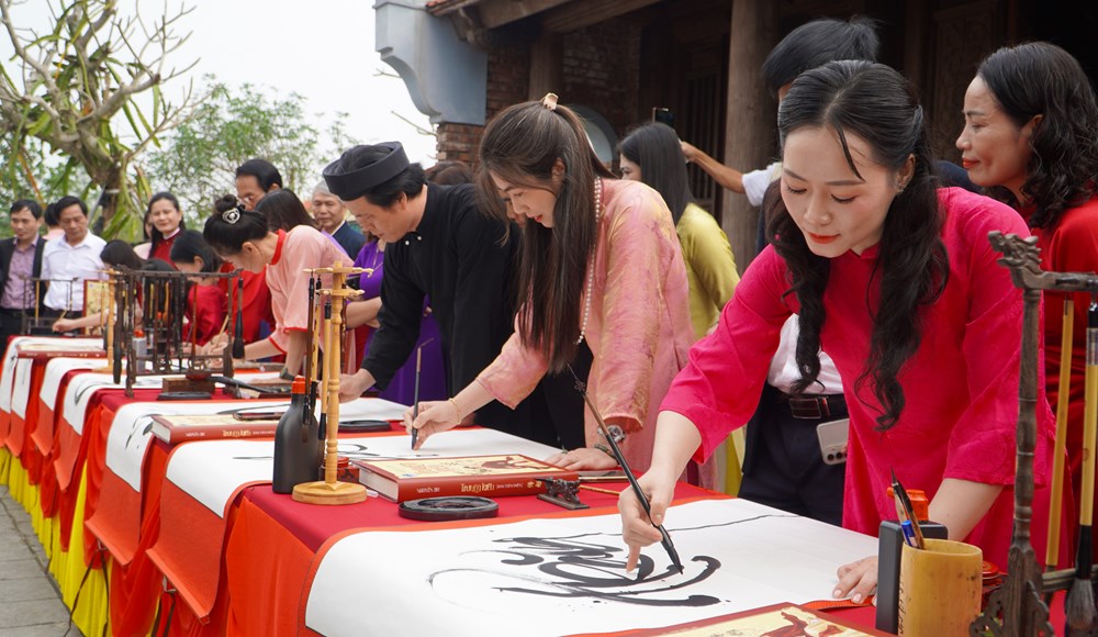 Từ văn chương đến căn cốt văn hóa dân tộc - ảnh 2