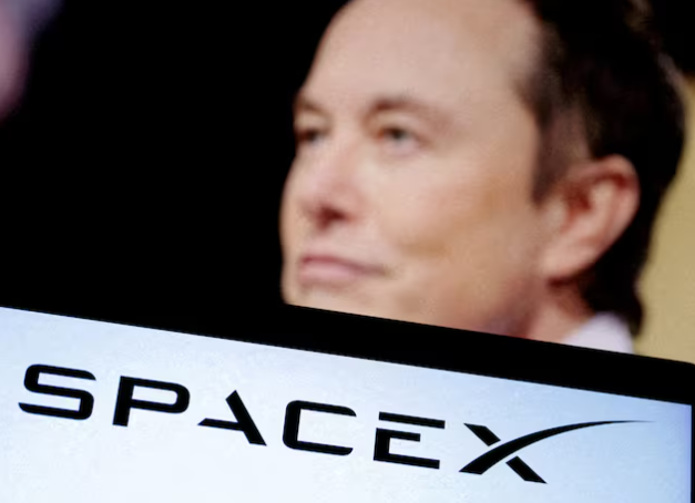 Tỉ phú Elon Musk ưu tiên xây dựng “thành phố tự phát triển” trên Mặt Trăng - ảnh 1