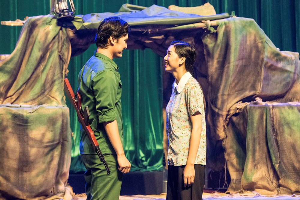  Đặng Thùy Trâm đã hóa thân vào mùa xuân đất nước - ảnh 1