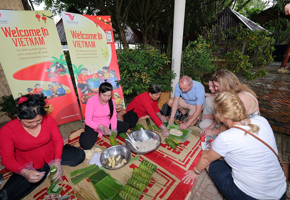  Đưa Tết Việt đến gần với khách nước ngoài - ảnh 3