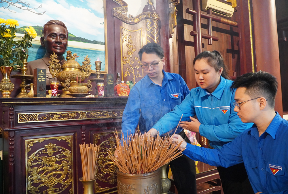  Sắc Xuân nơi “địa chỉ đỏ” - ảnh 6