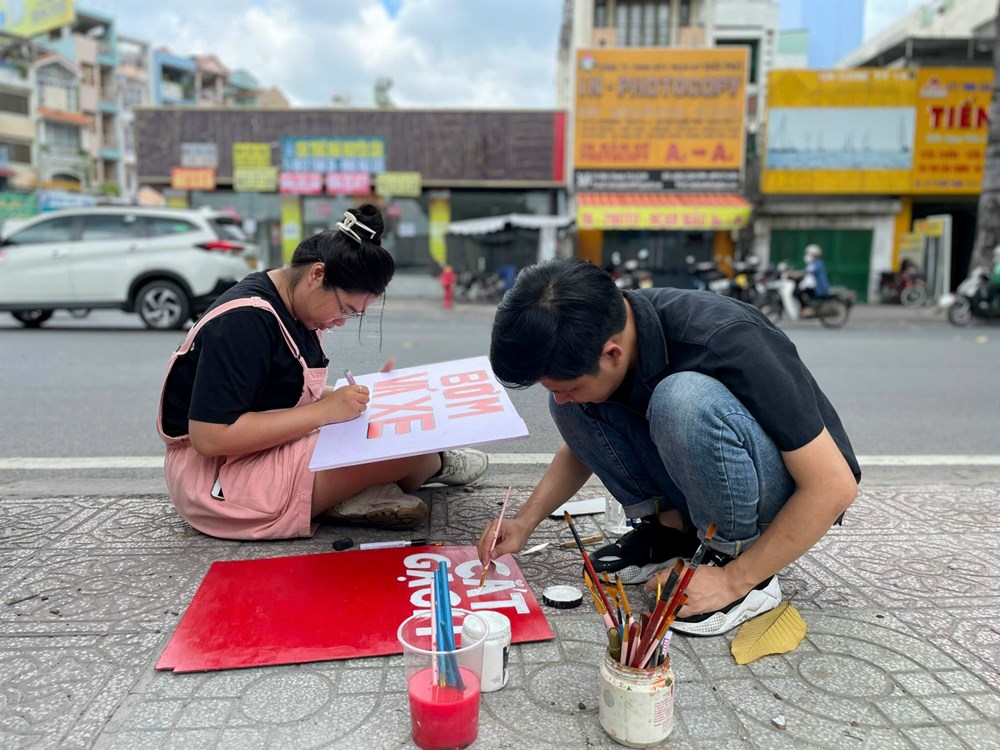  “Vẽ hạnh phúc” trên những gánh mưu sinh - ảnh 2