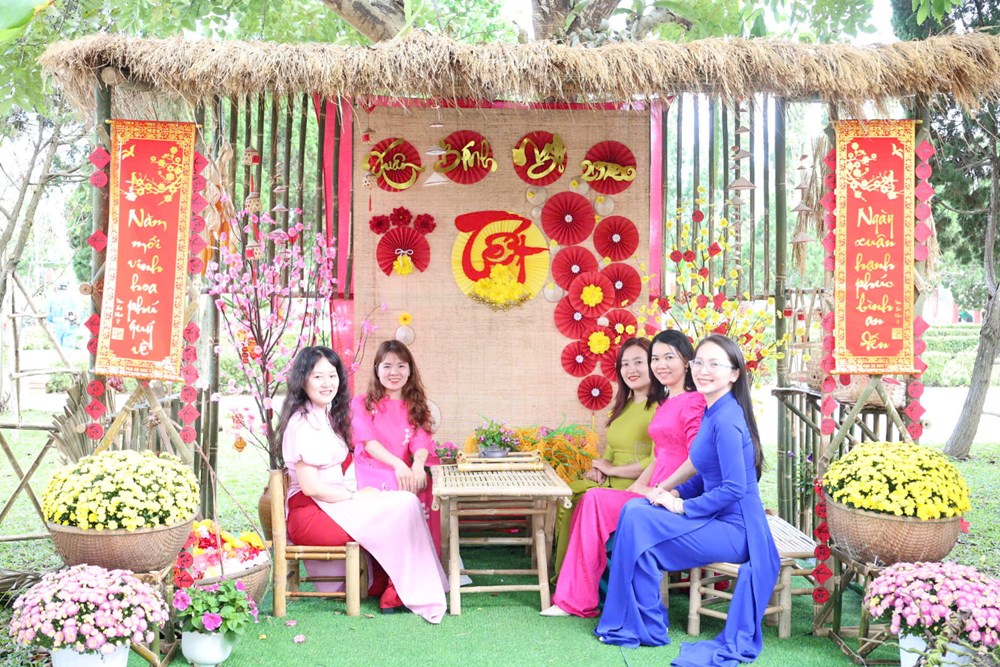  Sắc Xuân nơi “địa chỉ đỏ” - ảnh 5