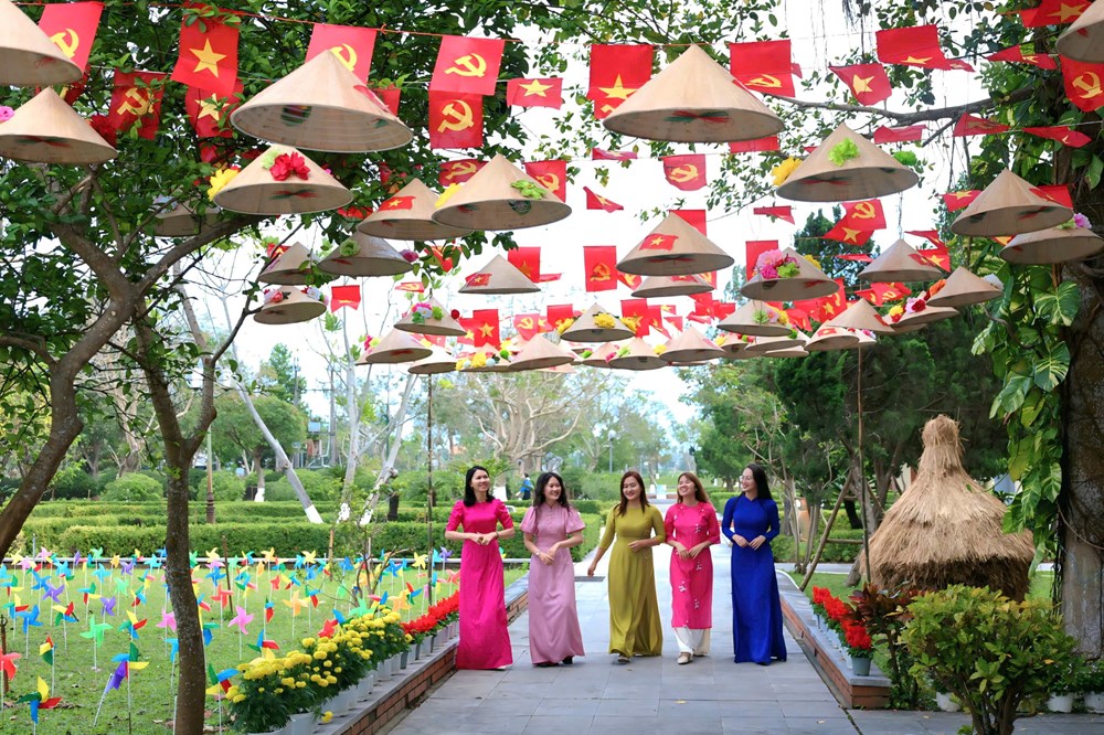  Sắc Xuân nơi “địa chỉ đỏ” - ảnh 4