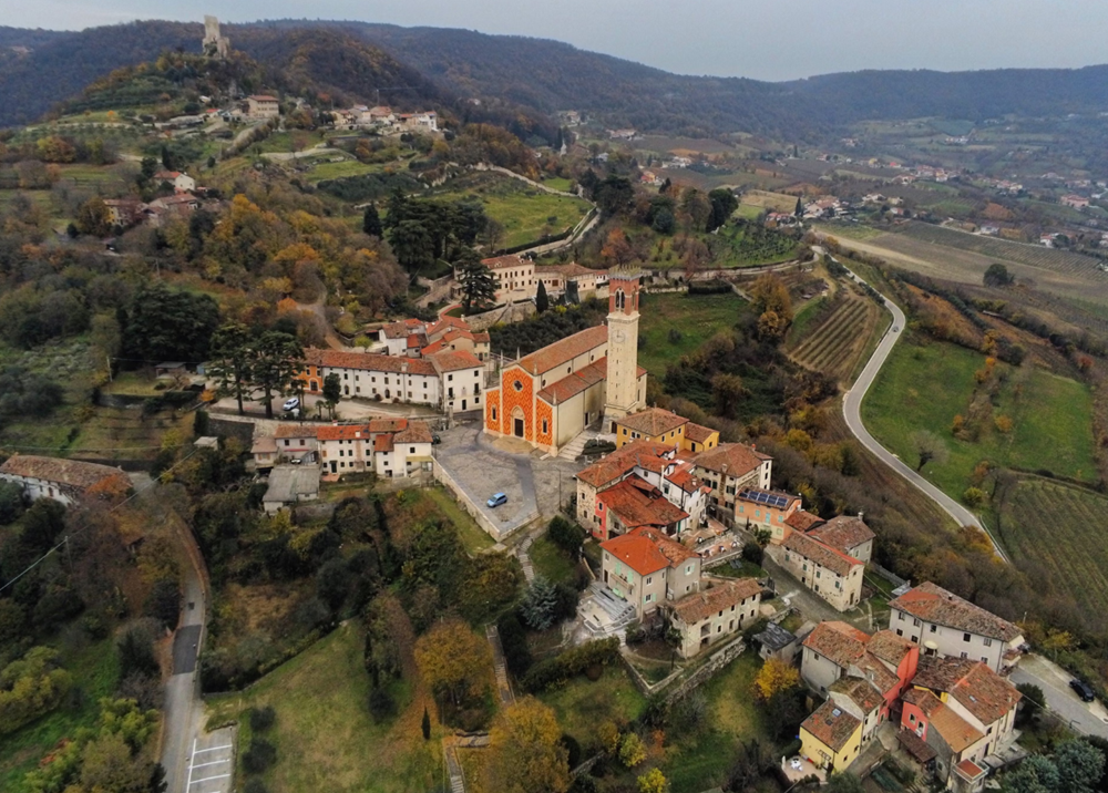 Thị trấn tại Italia tuyển “người đánh giá mùi” để truy tìm nguồn ô nhiễm không khí - ảnh 1