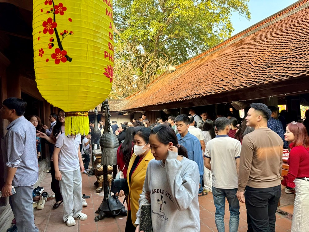 Nô nức dòng người về chùa Đậu du xuân đầu năm - ảnh 7