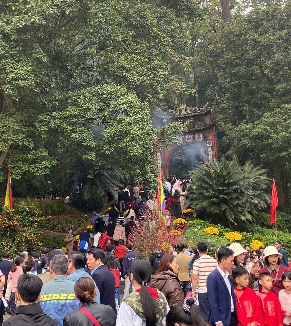 Khu di tích đền Hùng Phú Thọ không còn cảnh “hỗn độn âm thanh” - ảnh 1