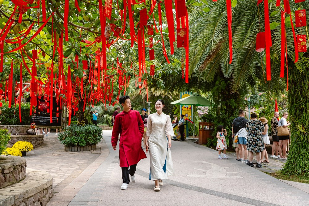 Cửa ngõ hàng không đảo Ngọc đạt đỉnh với 93 chuyến bay, bùng nổ du khách, tấp nập khách quốc tế dịp Tết Nguyên đán - ảnh 3