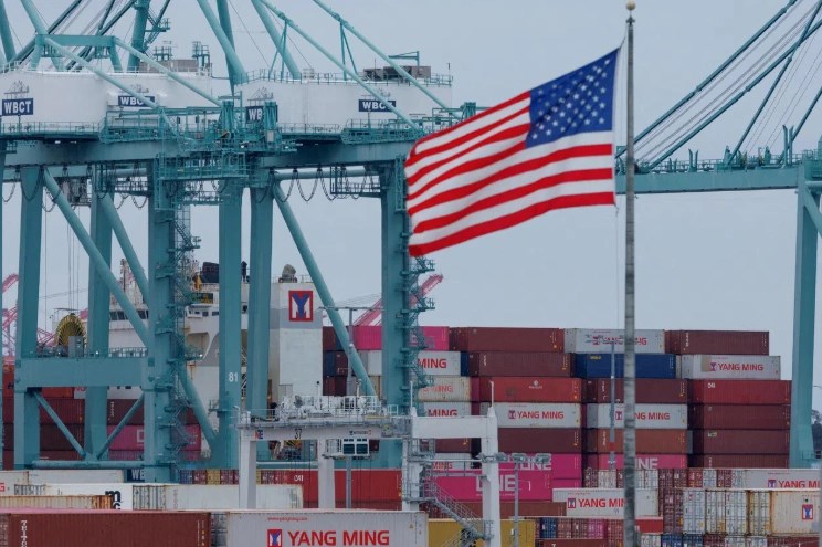 Tổng thống Trump tiếp tục nâng thuế toàn cầu từ 10% lên 15% - ảnh 1