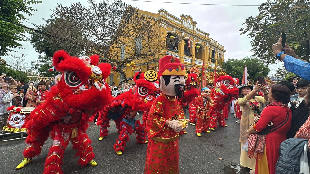  Rộn ràng sắc màu Nguyên tiêu trên mọi miền - ảnh 2