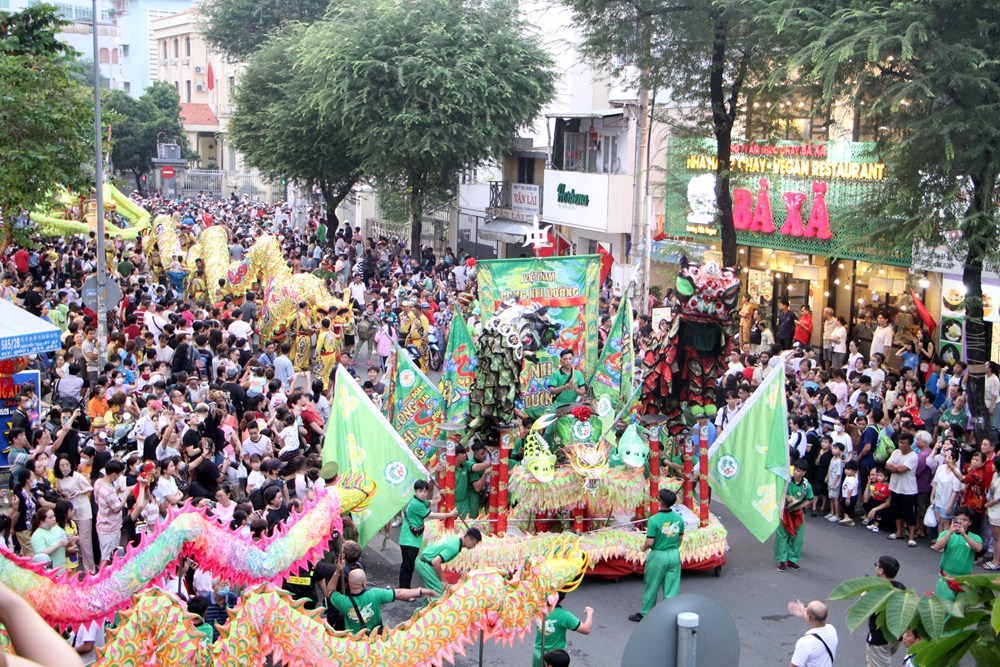  Rộn ràng sắc màu Nguyên tiêu trên mọi miền - ảnh 3