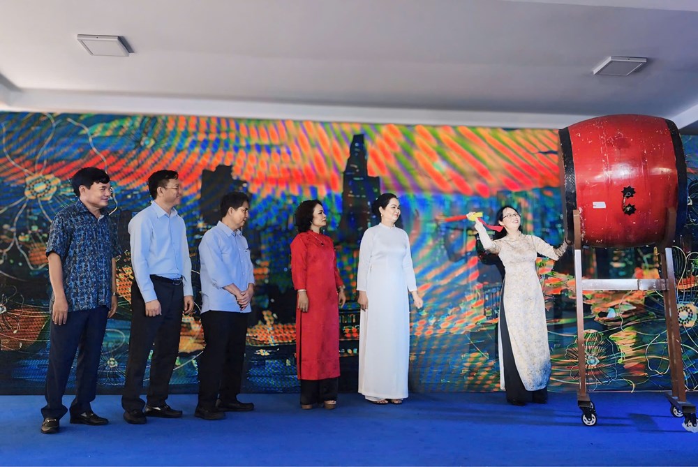  Thi ca Phương Nam và tiếng gọi từ siêu đô thị mới - ảnh 1