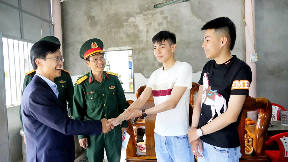  Anh em song sinh viết tiếp truyền thống - ảnh 2