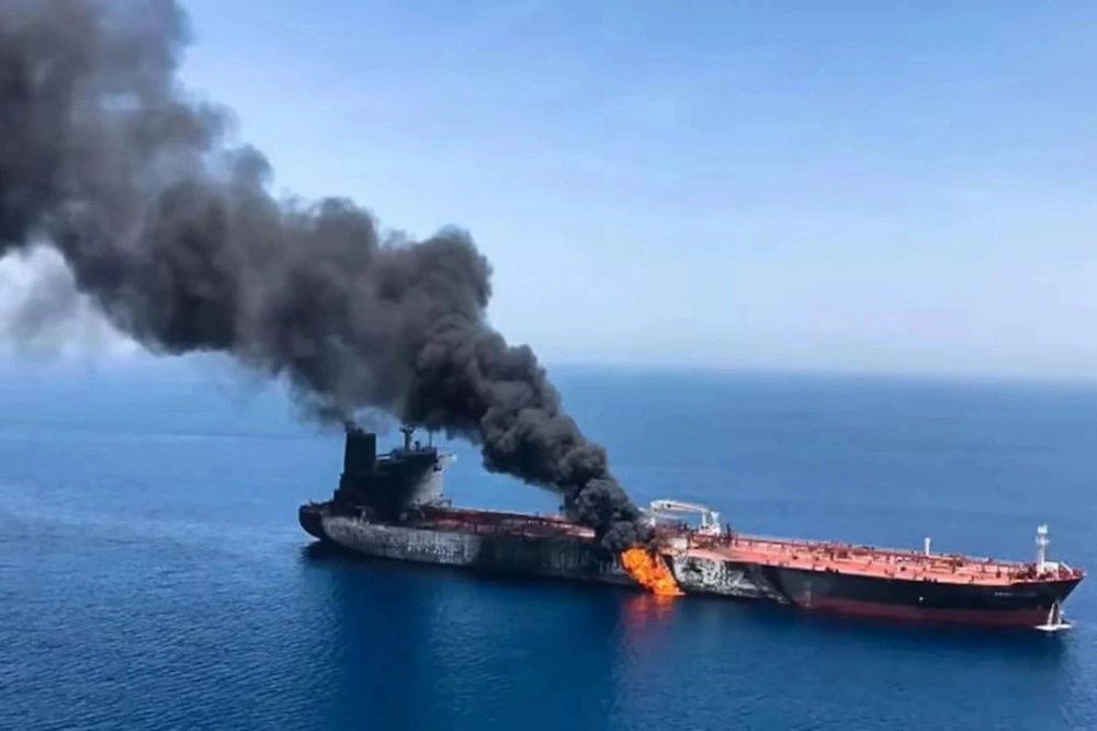 Tàu liên tiếp bị tấn công tại Vịnh Ba Tư, lo ngại cú sốc năng lượng toàn cầu - ảnh 1