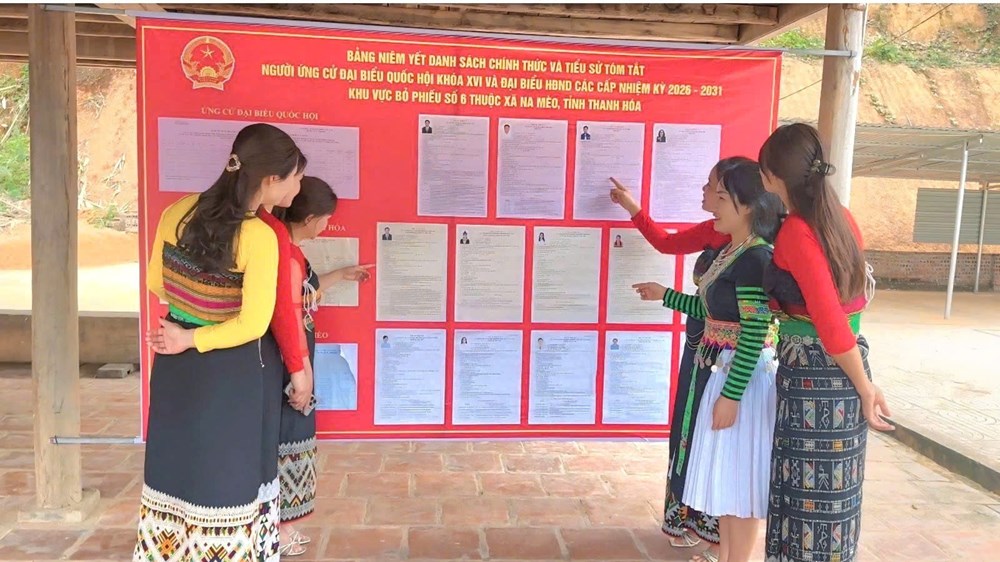  Theo chân cán bộ lên bản vận động cử tri - ảnh 2