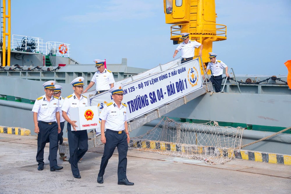  Kết thúc bầu cử sớm ngoài thềm lục địa - ảnh 1