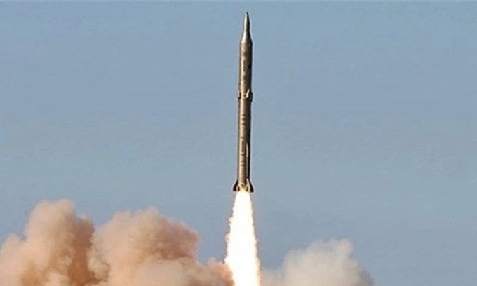 Iran lần đầu khai hỏa tên lửa siêu nặng Sejjil nhằm vào Mỹ - Israel - ảnh 1