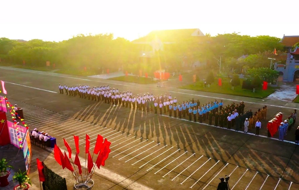 Trường Sa Lớn trong không khí ngày hội toàn dân - ảnh 1