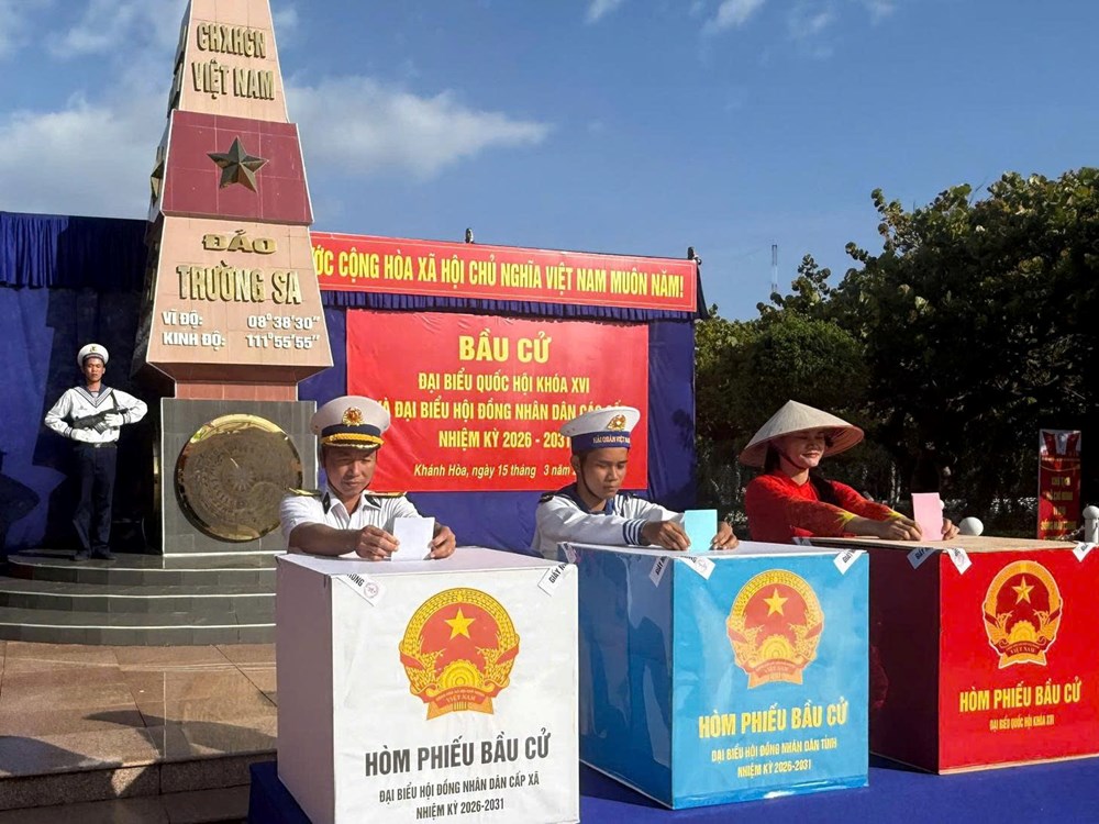 Trường Sa Lớn trong không khí ngày hội toàn dân - ảnh 3