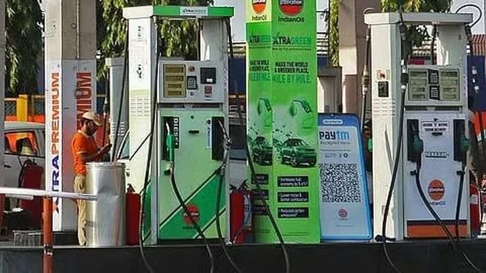 Ấn Độ giảm thuế tiêu thụ đặc biệt với xăng và dầu diesel  - ảnh 1