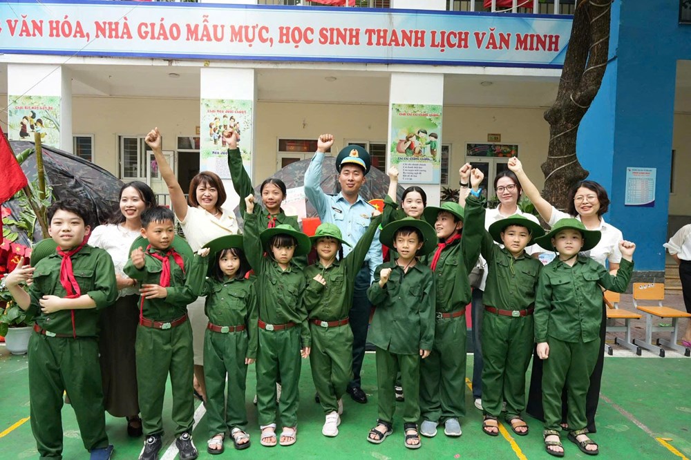Một ngày làm “chiến sĩ nhỏ” - ảnh 5