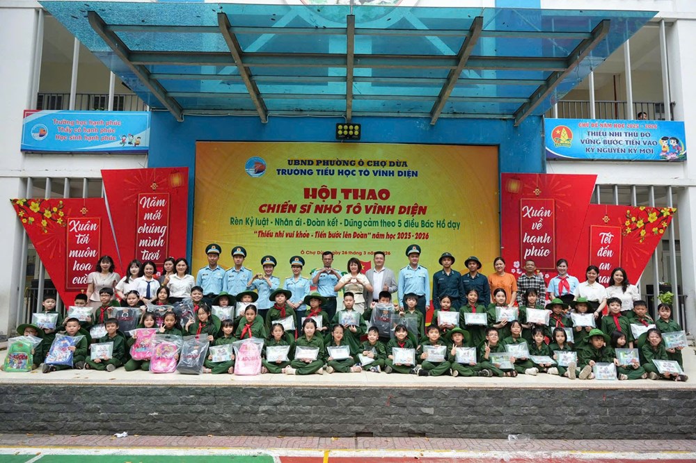 Một ngày làm “chiến sĩ nhỏ” - ảnh 6