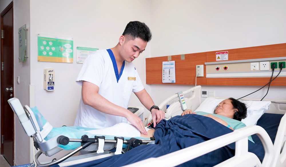 Vinmec phối hợp hai đỉnh cao công nghệ y học, nâng tầm phẫu thuật thay khớp tại Việt Nam - ảnh 3