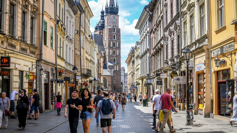 Ngày càng nhiều người Mỹ tìm “giấc mơ mới” ở Đông Âu - ảnh 1