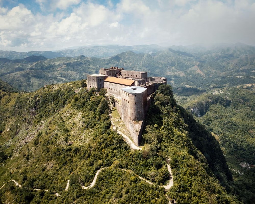 Ít nhất 30 người thiệt mạng trong vụ giẫm đạp tại pháo đài lịch sử ở Haiti - ảnh 1