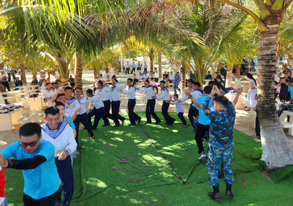 Lời ca giữ đảo giữa trùng khơi - ảnh 3