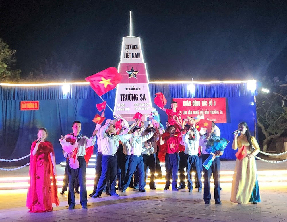 Lời ca giữ đảo giữa trùng khơi - ảnh 1