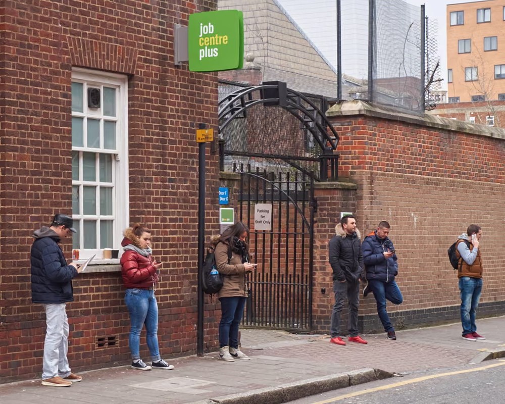 Tỷ lệ thanh niên ngoài giáo dục và việc làm tại Anh tăng cao - ảnh 1