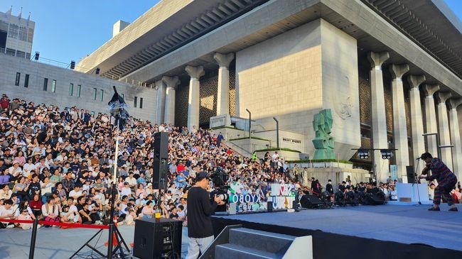 Seoul đưa nghệ thuật xuống phố, thắp sáng không gian công cộng - ảnh 1