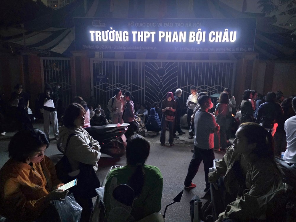 Áp lực chi phí ngoài trường công - ảnh 1