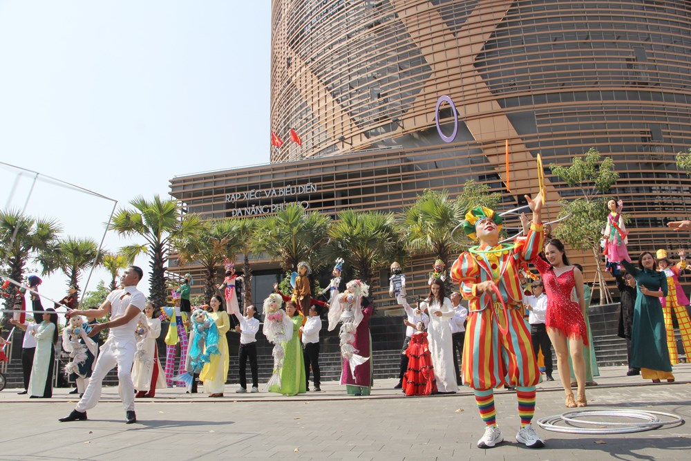  Nghệ thuật phương Nam sáng đèn mừng ngày thống nhất - ảnh 2