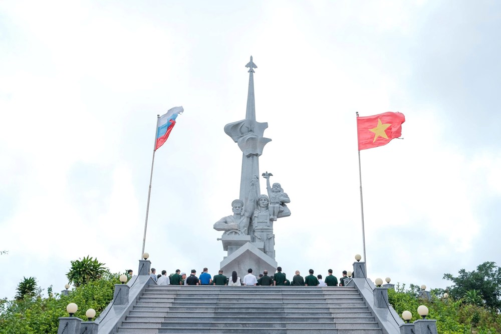 Tượng đài Cam Ranh: Biểu tượng tình hữu nghị truyền thống Việt – Nga - ảnh 2