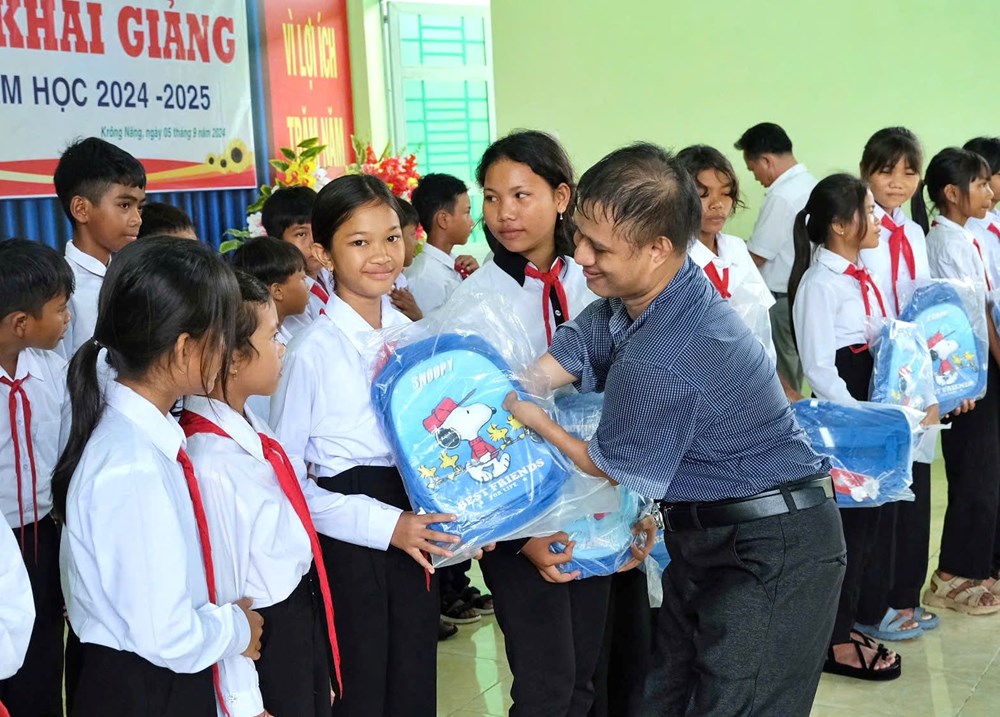 Chàng trai Gia Rai mang con chữ qua mùa rẫy - ảnh 2