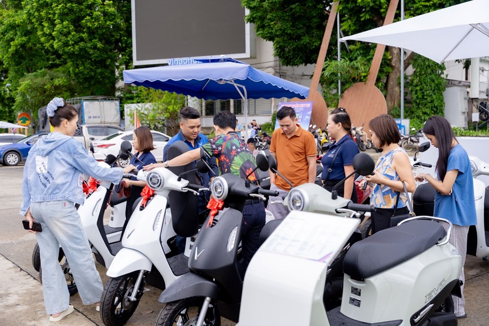 Đổi pin 1 phút, sạc miễn phí khắp nơi: Lý do người dùng ngày càng chuộng xe máy điện VinFast - ảnh 2