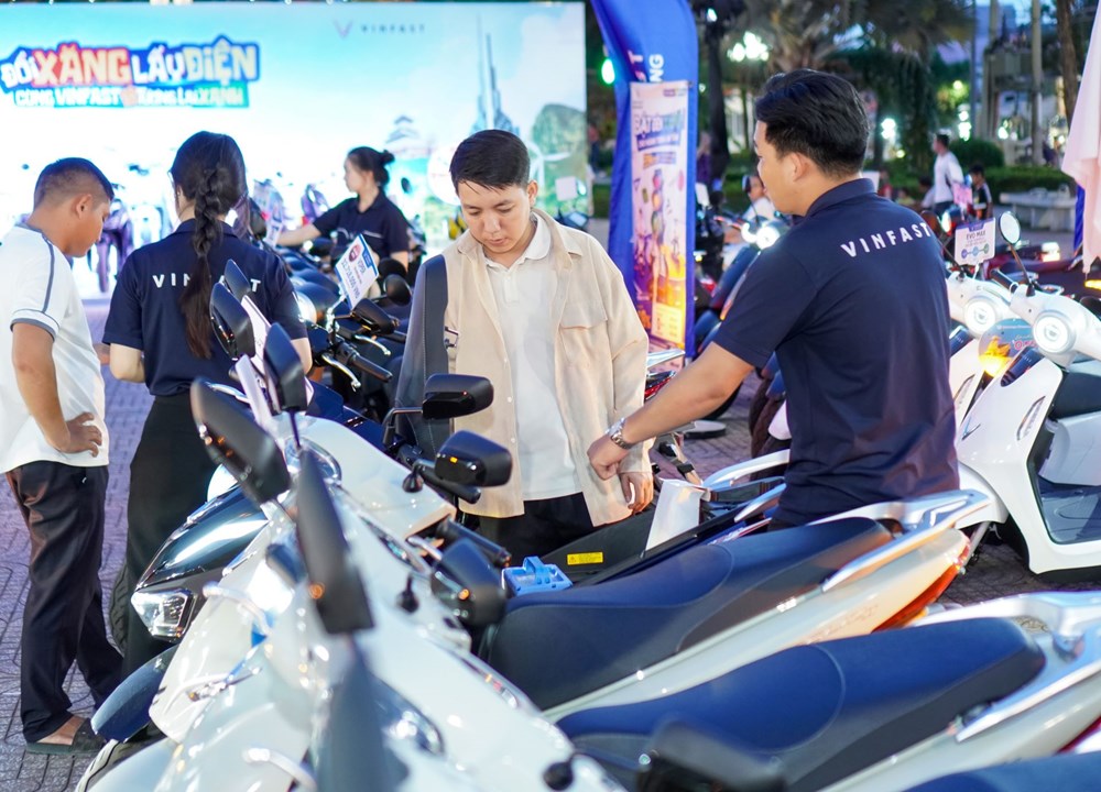 Sự kiện “Đổi xăng lấy điện”: Evo Lite hút khách nhờ không cần bằng lái, đổi pin chỉ trong 1 phút - ảnh 1