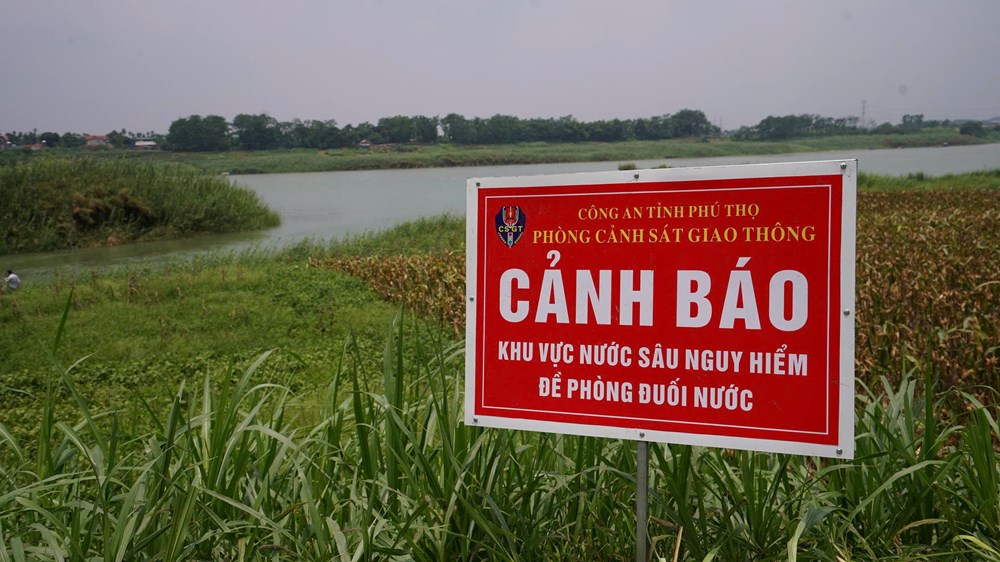 Khoảng trống sau những văn bản - ảnh 2