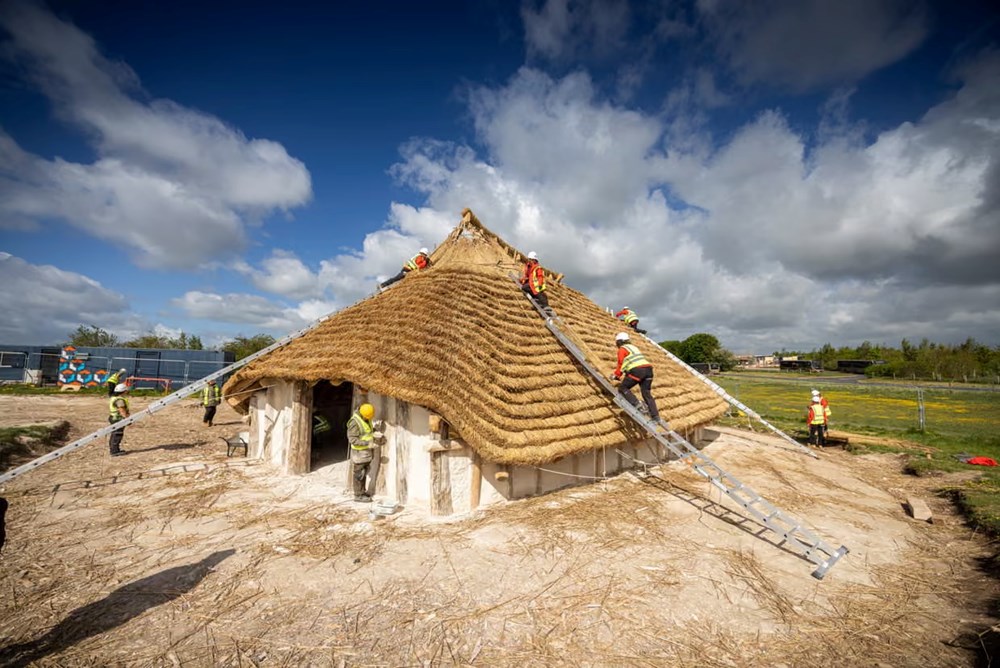 Phục dựng hội trường thời đồ đá mới 4.500 năm tuổi gần Di sản Thế giới Stonehenge - ảnh 1
