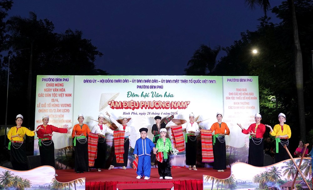 “Vừa chạy vừa xếp hàng” - ảnh 1