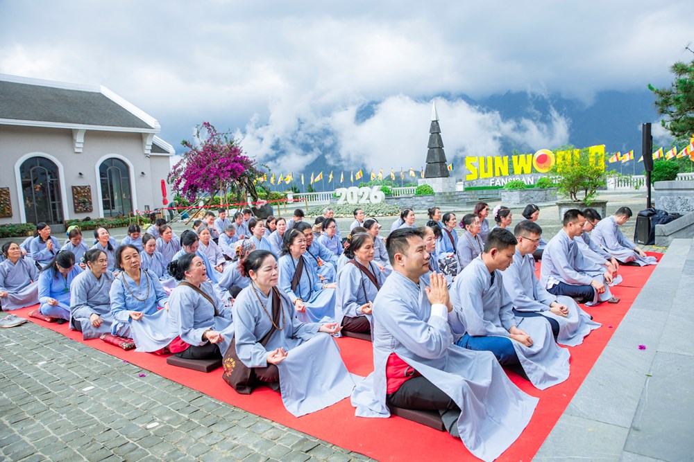Đông đảo Phật tử hành hương về Fansipan mùa Phật đản - ảnh 3