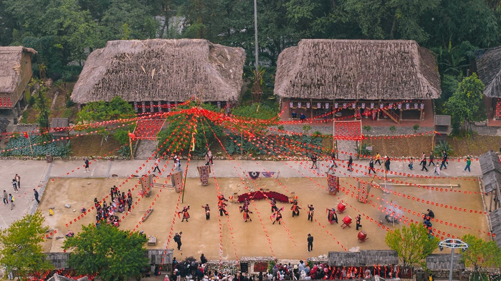 Đông đảo Phật tử hành hương về Fansipan mùa Phật đản - ảnh 7