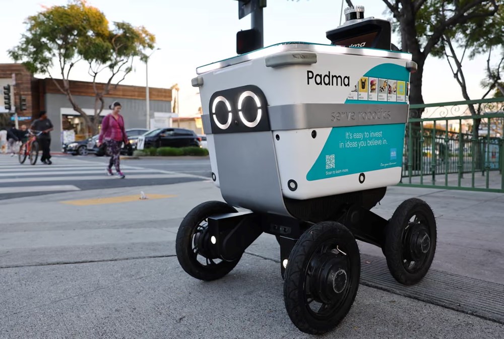 Robot giao hàng tràn ngập Los Angeles, người dân “vừa thương vừa ghét” - ảnh 2